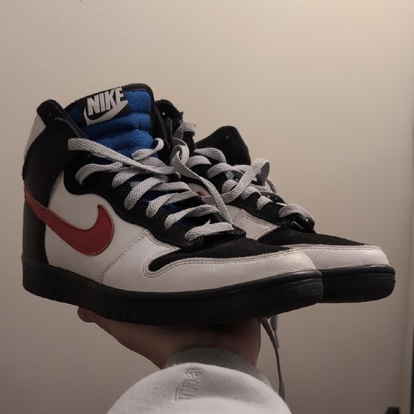 *AS IS* Nike Men's Black & White Sneakers with Red Swoosh & Blue Lip - Picture 1 of 15